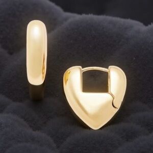 AQUA Bloomingdale’s NWT Elegant Gold Heart Huggie Earrings Jewelry